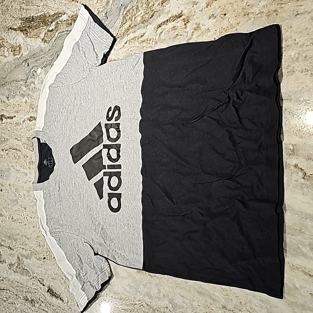 Addidas Graphic Tee
